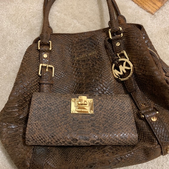Michael Kors brown medium hobo bag and wallet - Picture 5 of 6